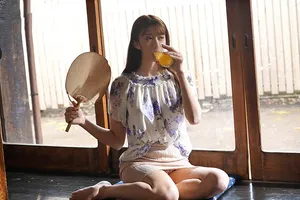 Mùa hè buồn chán ở quê nắc người vợ cạnh nhà thiếu thốn vì lấy ông xã già